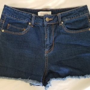 2.1 Denim frayed Jean shorts
